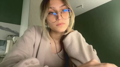 KarenaReinhart Live Image
