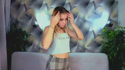 LoreeJurczak Live Image