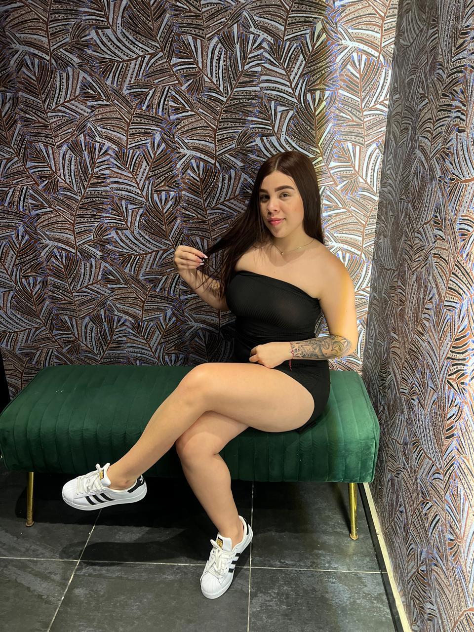 Madeleine_Belle Live Image