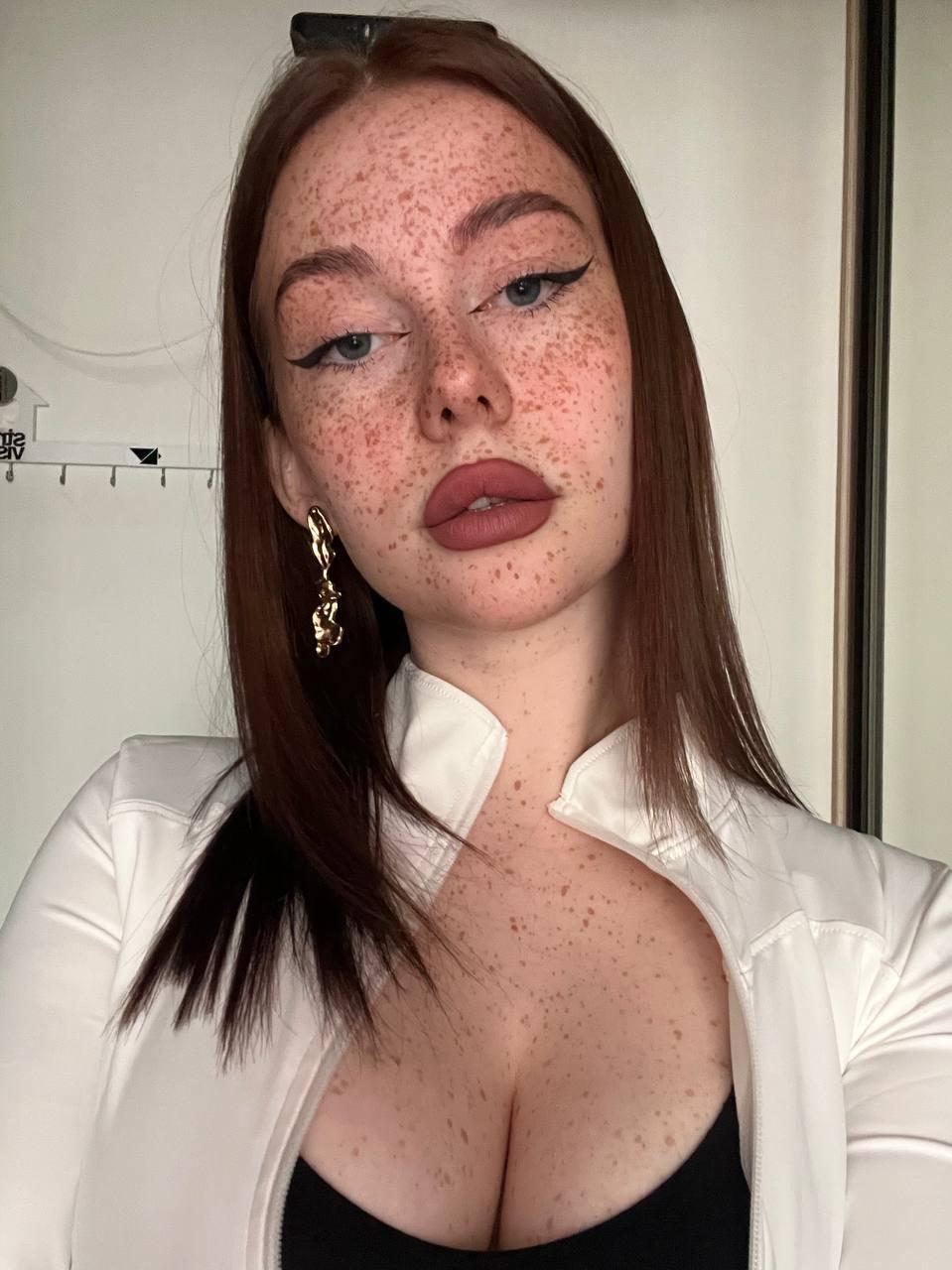 Roxy_Sunny Live Image