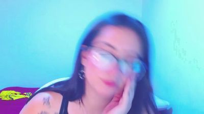 chloe_walk Live Image