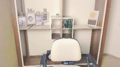 AngelinaLess_ live from United States
