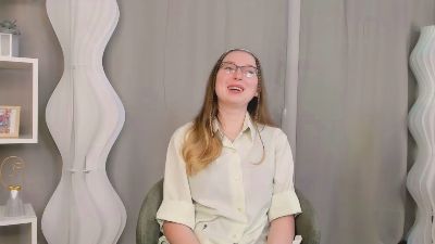 LeighannViereck live from France