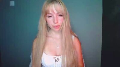 LuciaAdorable live from United Kingdom