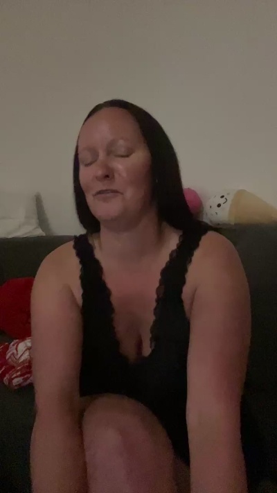 Nadine1990 live from Germany