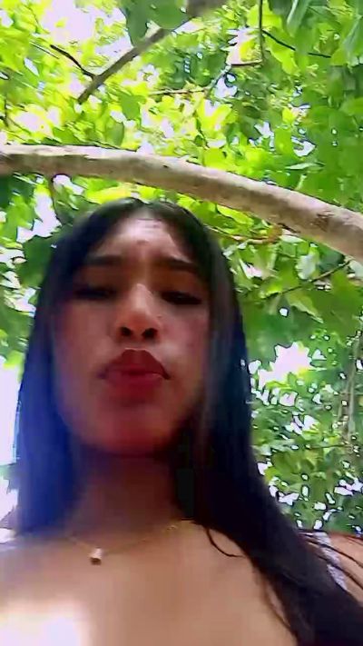 Scarlett_pee live from Chile