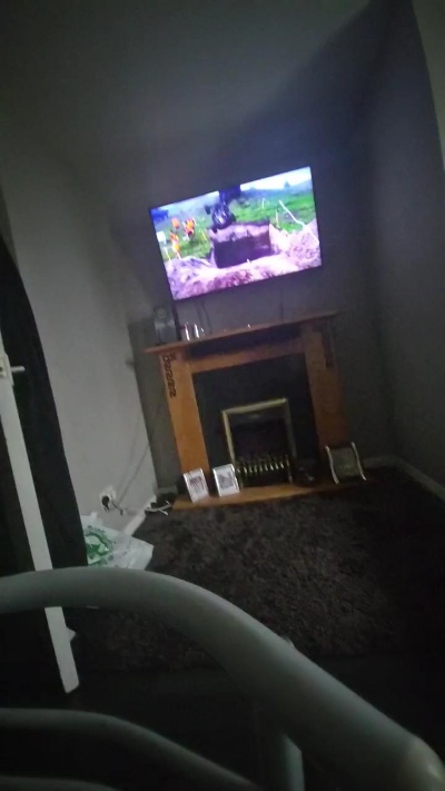 Weejaykay009 live from United Kingdom