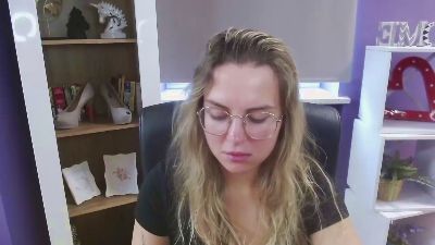 xZoey live from United Kingdom